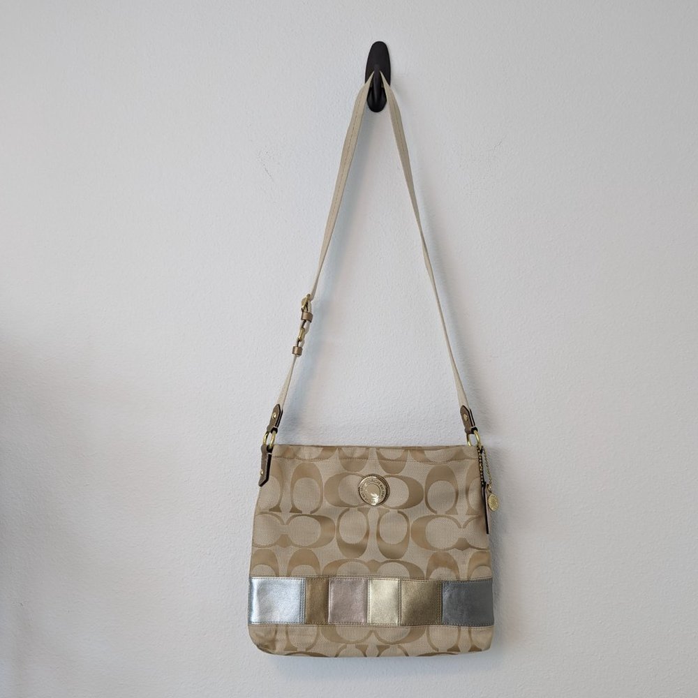 Coach purse/bag crossbody medium size - Picture 2 of 7